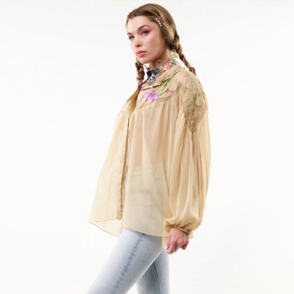 Elegant Cream Blouse with Floral Embroidery - Picture 14 of 15
